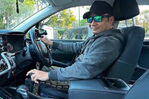 Joel Fernandes driving with his Fadiel Easy drive